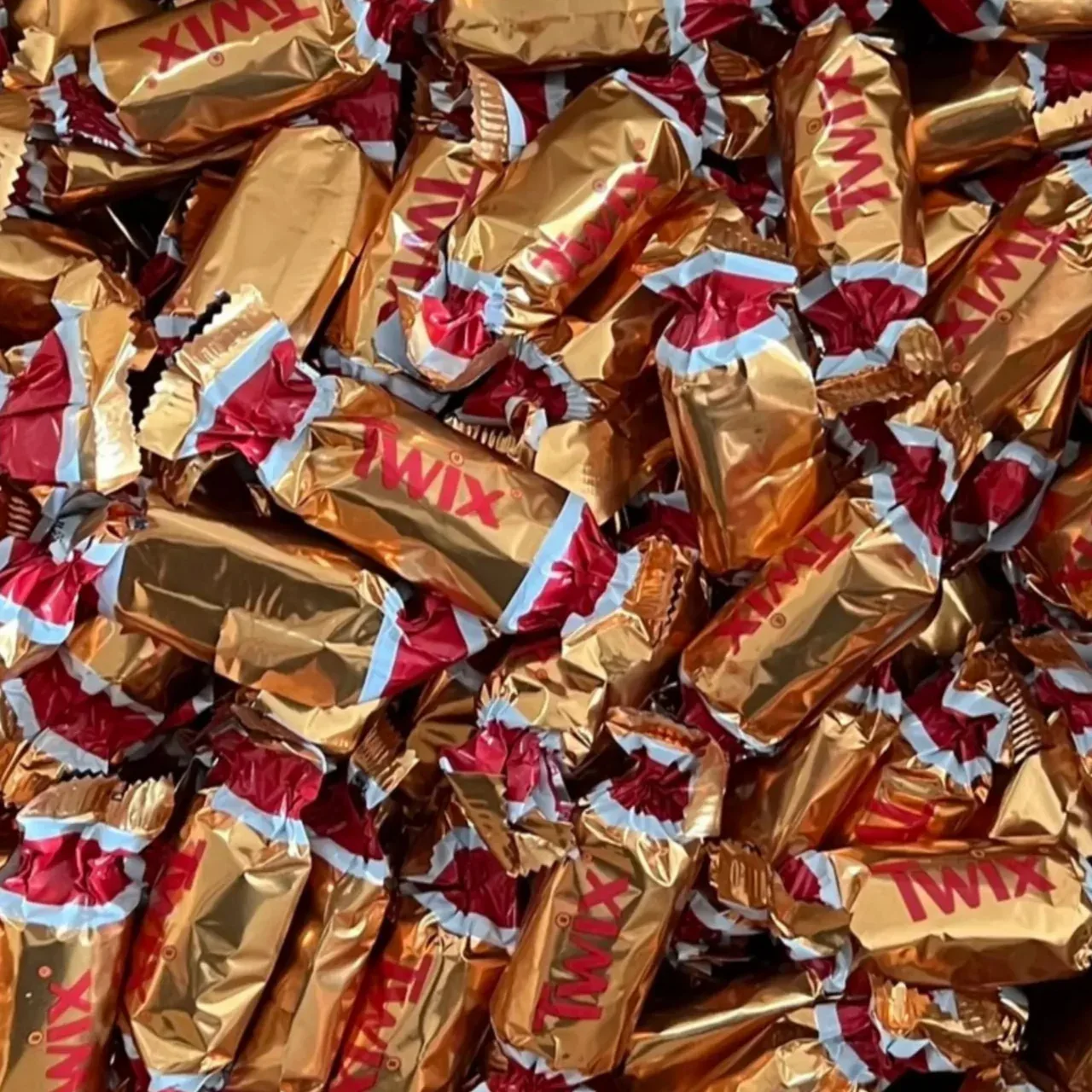 Celebrations Choose Your Own Chocolate Pick N Mix Vegetarian Halal Chocolate Candy Sweet Snacks - Image 12