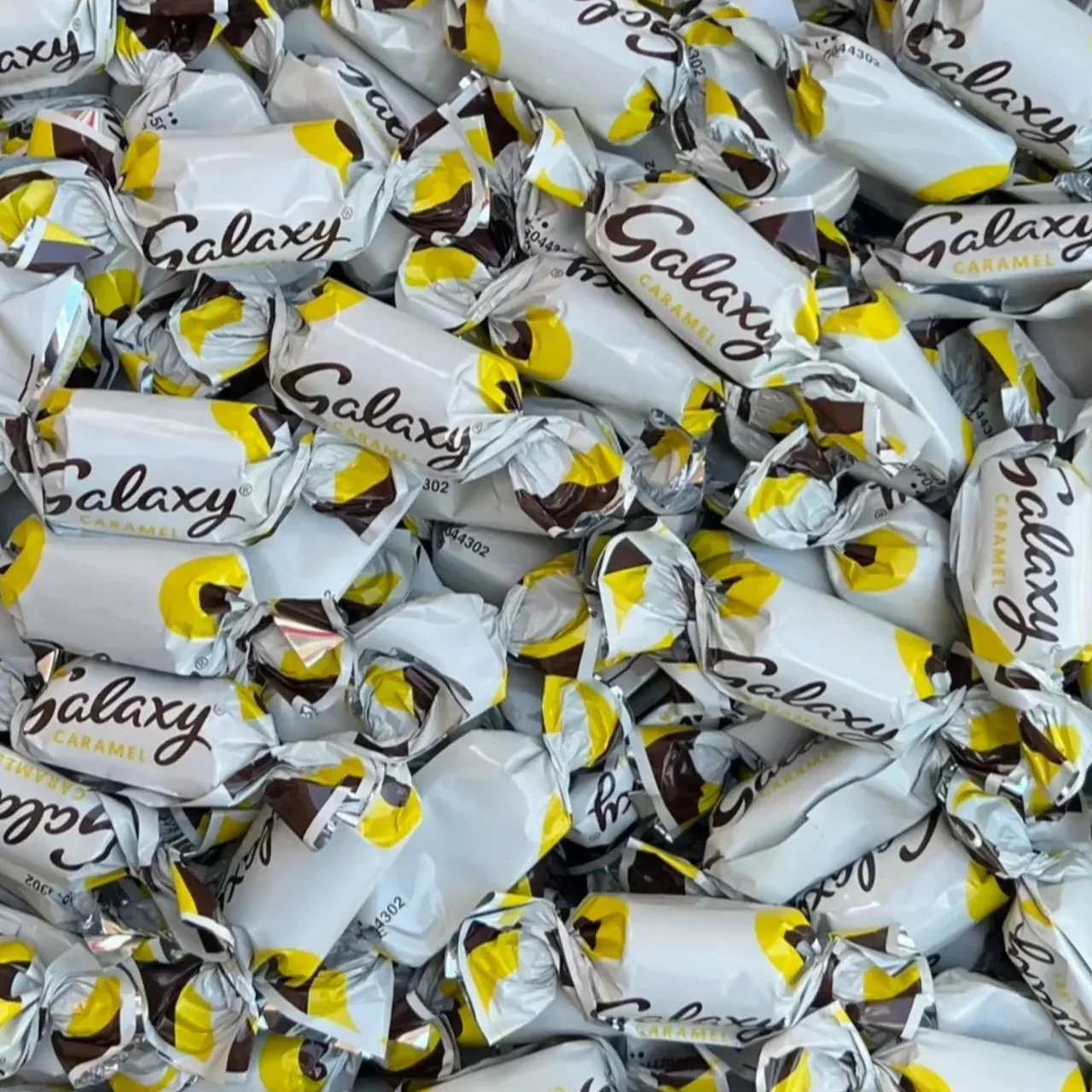 Celebrations Choose Your Own Chocolate Pick N Mix Vegetarian Halal Chocolate Candy Sweet Snacks - Image 6