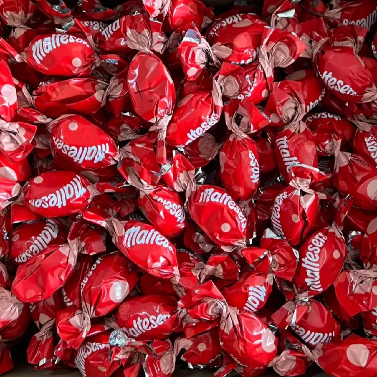 Celebrations Choose Your Own Chocolate Pick N Mix Vegetarian Halal Chocolate Candy Sweet Snacks - Image 7