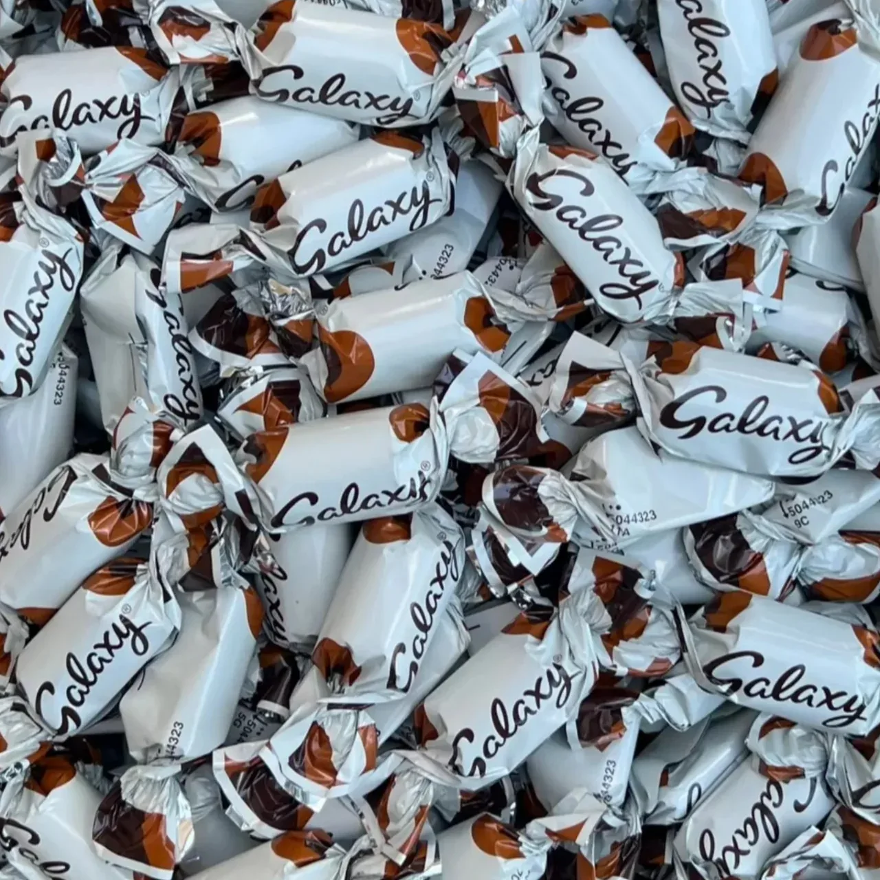 Celebrations Choose Your Own Chocolate Pick N Mix Vegetarian Halal Chocolate Candy Sweet Snacks - Image 8